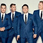 An Evening Under the Streetlamp